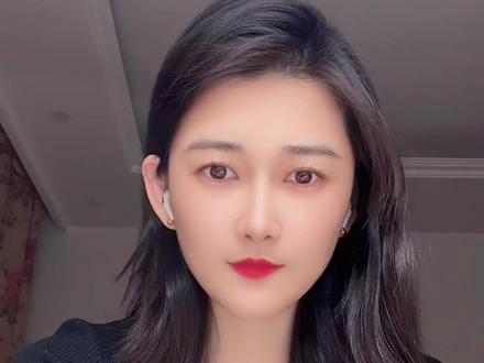 #好书推荐
哈哈 说这个周交一本书 我做到啦😏
利弗莫尔四起四落 他的事业可能是成功的
但是他的生活确实没那么幸福
这条路很不好走 所以我从来都是能劝退就劝退
但是如果真的命中有缘 那就好好修炼
修炼如果有这么经典的百科全书
我们会取精华为自己所用
最后还有一句
涨势有尽头 跌势有终点 不与趋势对抗
那下周见啦~ ㊗️生活愉快