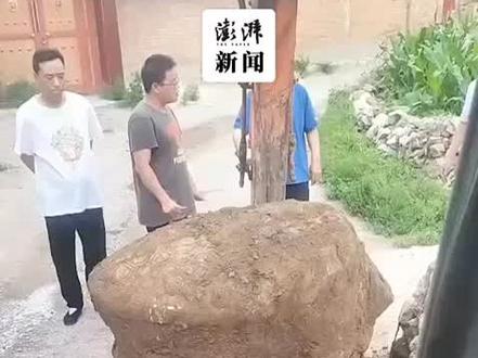 【湖南武冈施工路段挖出石龟疑似文物,文旅局回应将保护】8月28日,多名网友发视频称,湖南邵阳武冈市一施工路段挖出一个石龟,疑似文物。29日,武冈市文旅局文保中心回应澎湃新闻,石龟目前在施工现场,后续会有保护措施。