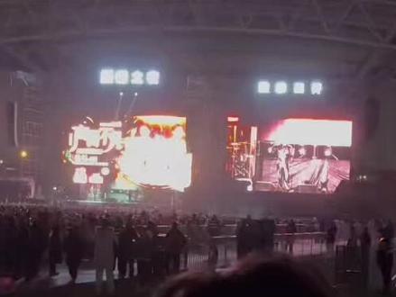 生而不凡#音乐现场 李荣浩上场问南通有什么好吃,他们推荐,炒鞋底。哈哈哈