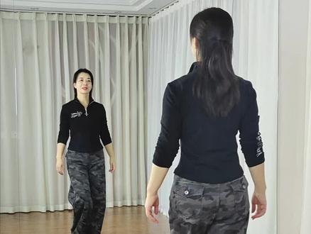 受伤的是我,0.8倍速口令版,今天晚上(周六)开始教啦#背面演示 #零基础学舞蹈 #受伤的是我 #全网都在跳这个舞