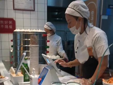 看见网红高杨了,本人更漂亮,细皮嫩肉的😄
