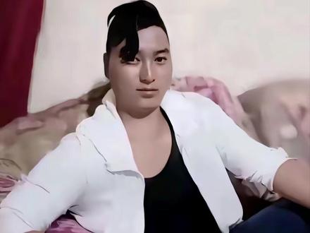 EXO的E旋转一下就是王冠,king离开了没了王冠所以E不发音。
#king #曾经的王