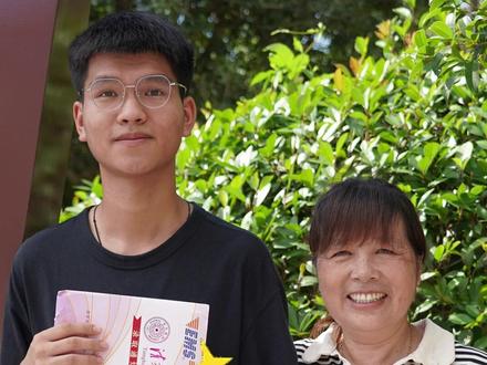2024年金寨首封清华大学录取通知书送达!#金寨一中 #清华录取通知书