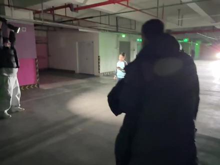 东北就惯孩子,咋整吧🤪一群人陪着跑下车库唱歌去了🤣#东北孩子 #爱唱歌的小朋友 #沈阳 想看第一视角的在这里@Denice