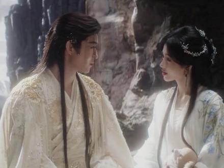 明明武拾光和露芜衣的体内都有九婴碎片,为什么武拾光不用死,而露芜衣就必须要为大义去死?观众就很容易被郭敬明的故弄玄虚迷惑,只有看完一遍再回溯的时候才发现,原来是有伏笔的!#月鳞绮纪 #鞠婧祎 #曾舜晞 #田嘉瑞 #影娱漫谈编辑部