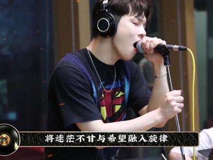 歌红人不红 N.Flying,一首屋塔房刻进青春回忆 #NFlying #抖音精选 #屋塔房 #春暖花开