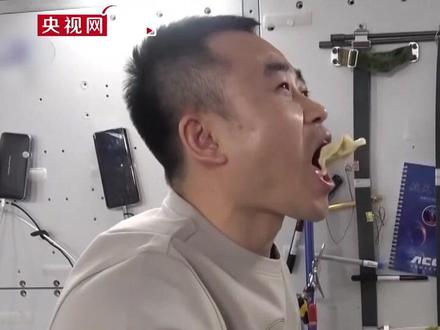神舟十七号乘组的太空元旦假期:这个饺子好像没那么容易吃到