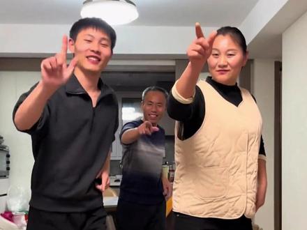 “梅姨案”被拐儿童申聪将结婚,爸爸申军良:孩子被找回来后很争气很努力,白天上班晚上跑外卖,帮我们分担#申军良 #申聪 #结婚 #梅姨案 #媒体精选计划