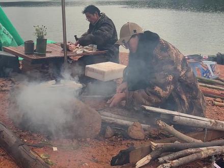 野钓大鱼我真的没经验,多亏宋老师手把手教学☺️#美人鱼千斤顶荒野巨物挑战赛 #抖音荒野荒野垂钓季