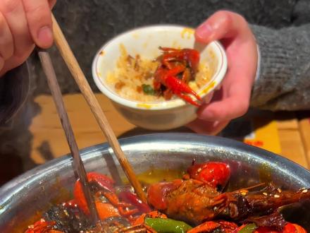 南京目前no.1好吃的臭豆腐酱板鸭龙虾!!!!😭不愧是开了二十多年的老店!!!真的巨巨巨好吃!!#为家乡美食打call #南京美食 #南京旅游攻略 #地方特色美食 #我最爱的家乡特色美食