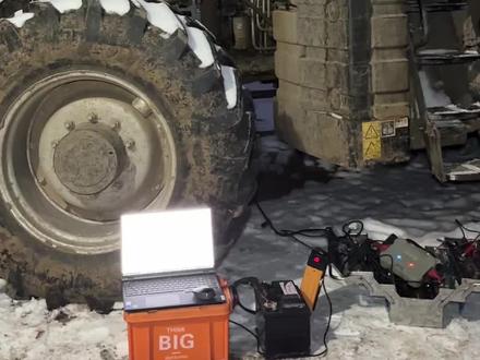 接近傍晚来到了河南许昌市鄢陵方向升级两台,老铁特别信任来一次升级两台东方红lxa2104,配的是上柴动力上海柴油机,上柴动力7h的发动机。这个发动机非常好,给它升级成真实动力,放开限制,让它永不出问题,永不限制,直接达到真实210马力。在7升机的柴油机中简直是无敌上台,发动机在我心目中一直是一个非常好的存在。有劲省油。这玩意儿真的是违背牛顿定律,上柴发动机升级好之后,动力曲线相当完美,声音非常暴躁,干活特别有劲,而且油耗也不高。日本电装系统才是真正的好系统,虽然
说喷射压力低,但是比较耐用。有谁的国四上柴发动机觉得前段爆发力不强的都可以进行升级,动力上柴的配东方红的,还有华夏的,还有那些凯特迪尔的,还有那些英轩的什么那种杂牌车型,只要是配这种的上柴。的还有东风农机,咱们都可以进行动力升级。上柴的需要把两块电脑板发来,都可以进行动力升级了。