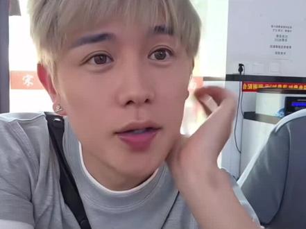 “龙锅出门只带烟瘾”#童锦程 #志龙798