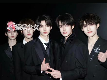 后陡门不养闲人,ss 来了就一起干活吧#十个勤天 #TOP登陆少年组合 #top登陆少年 #后陡门 #私生