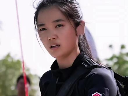 场下柔美,场上英姿飒爽#阿联酋特警挑战赛 #成恬伊 #巾帼不让须眉 #特警 #警花