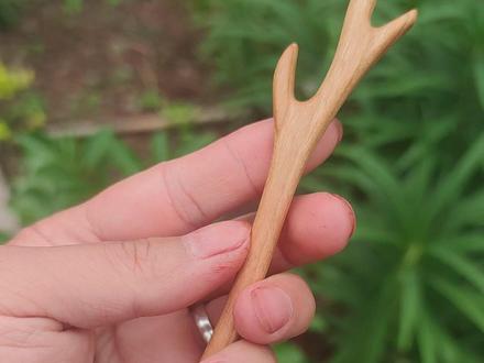 这么详细的教程肯定能学废吧。#桃木簪子 #手工 #桃木发簪制作