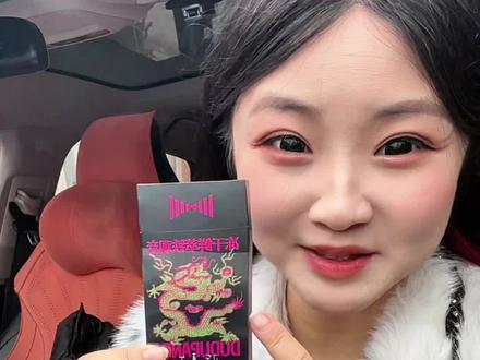 你们猜到是什么了嘛? 白挨打了!#搞笑 #情侣 #反差 #意想不到 #看到最后