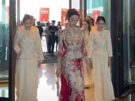 钰哥模仿战地记者直播也太搞笑了 #钰哥婚礼 #李雨泽钰哥