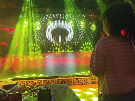 第一次来朗玛厅,感受一下藏族人的异域风情,#灯红酒绿