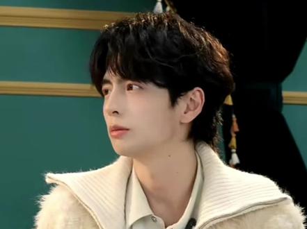 关于“黄金左脸”,蒲咪发表如下言论☝
其实是黄金全脸来的🥰#蒲熠星