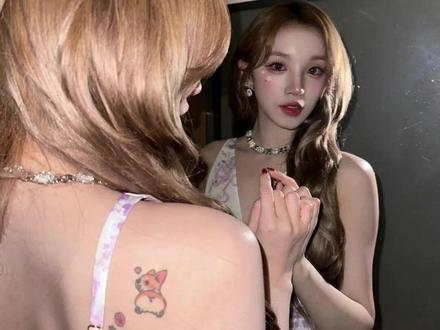 宋雨琦后背小狗纹身 #娱乐 #宋雨琦