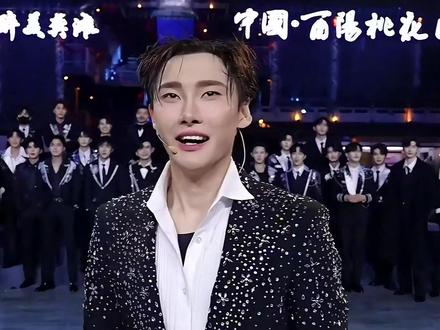 快“秃头”的龙浩天坦诚办生日活动目的 #龙浩天 #龙浩天4月10号生日 #龙浩天桃花源大舞台 #今天谁来酉阳了 #AI瑶瑶