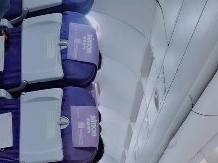 吉祥航空使用的空客A321机型,安全通道的位置在36排ABCD,及37排A为空间最大