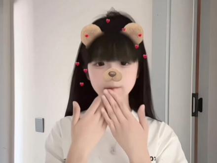 抬起头 数乌云 ☁️#鱼干摇 #手势舞