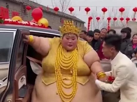 如果你的老师要结婚了,你想她穿什么颜色婚纱结婚?#结婚 #老师结婚了 #婚纱#反差 #热门