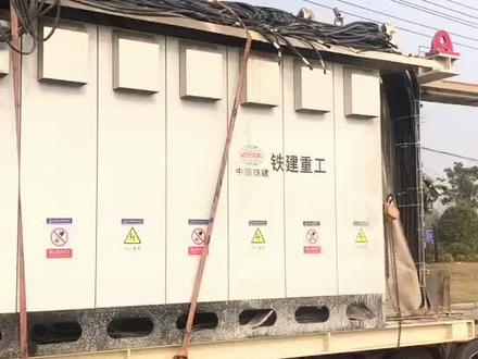 今天,北沿江高铁施工队到达黄桥,在金溪大桥北侧停留。#北沿江高铁 @DOU+小助手