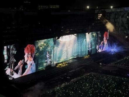 谁能懂 恋人的间奏啊!!!现场版就是不一样 这宿命感 根本走不出来 听几百遍 #李荣浩#李荣浩黑马演唱会 #恋人