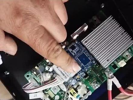 铁塔换电换板过程