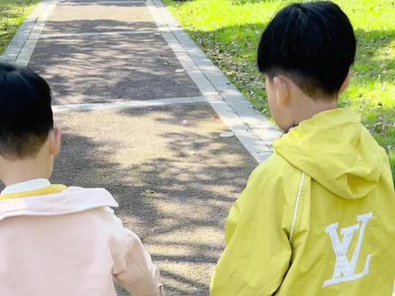 #人类幼崽 男生不论什么年纪
好像都不喜欢逛街