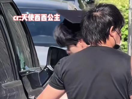 严浩翔你的学士服很合身而你的22岁也刚刚好#严浩翔 #时代少年团 #毕业 #学士服 #严浩翔毕业照