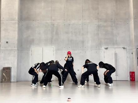 【TF家族四代新音舞台《MANTA》练习室】 新音官摄还没出,粉丝翻跳练习室就来了!#tf家族四代 #新音 #时代峰峻#manta #成都tct