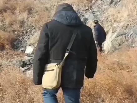 了解黄铁矿晶体特点,探讨“愚人金”和自然黄金的鉴别方法#知识科普 #矿物晶体