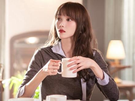 《在你灿烂的季节》,李圣经的穿搭好适合时髦打工人借鉴 #李圣经 #在你灿烂的季节 #韩剧穿搭 @抖音小助手