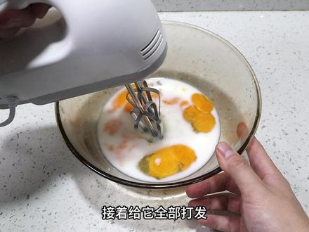 强哥的蜂蜜蛋糕配方意外曝光,赶紧学一下~ #动漫美食 #熊出没 #光头强 #蛋糕 #甜品