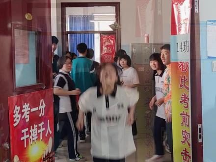 除了祝大家端午节快乐!还㊗️我的学生们一举高粽!#高考加油 #这大概就是青春的样子 #毕业季