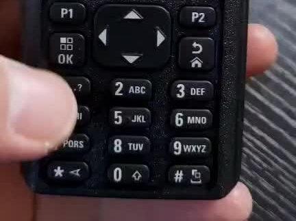 摩托罗拉对讲机P8668i,手动调频步骤