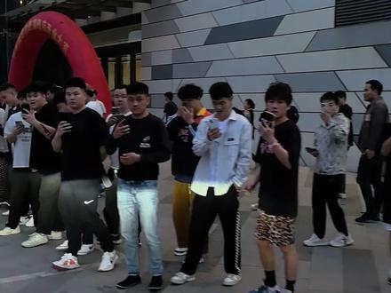 第一视角感受二宝的超高人气 #康溪盛世 #郑宇伯 #台球