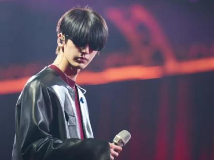 #张凌赫请把眼镜焊在脸上 #张凌赫 建模脸和时尚单品的正确使用方式这就有了!#张凌赫陌森品牌代言人 #陌森凌势而上