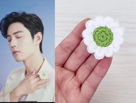 肖战同款小雏菊教程视频,毛线手工钩织小菊花挂饰胸针戒指挂件发绳发圈发夹,可以搭配衣服帽子包包,简单好看漂亮又可爱#手工diy毛线编织 #手工钩针编织教程 #毛线发夹钩织教程 #手工编织太阳花挂件 #diy手工编织包包教程 @抖音创作者中心 @抖音热点宝 @抖音小助手