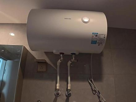 热水器安装。#热水器安装 #热水器怎么用省电 #美的厨热服务