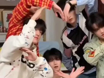 top有自己的造梗机制,在这个满是网络热梗的时代,top还在坚持自己造梗#top#top登陆少年组合