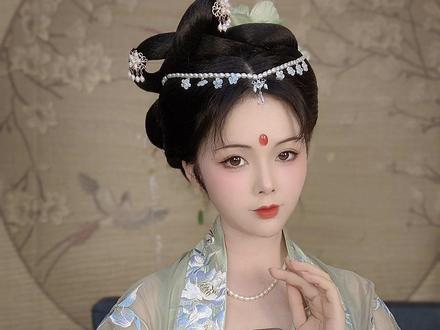 现在诃子裙这么火还不会扎头发吗? 清新华贵唐风发型你值得拥有!#唐风发型 #国风合伙人 #充能计划