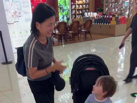 还是到了离别的那天!#记录真实生活 #回国 #人类幼崽