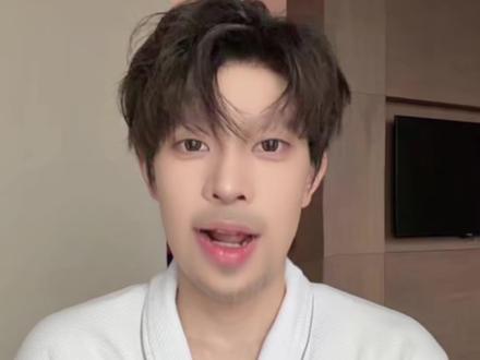 爱要拐几个弯才来 #遇见转椅子转场 #变装 #转场 #遇见 #孙燕姿