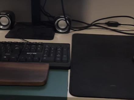 电脑显示器黑屏自动重启?我这样解决了💻 电脑突然黑屏,但主机风扇还在转,过一会儿居然自动重启了。试了好几种办法,最后把BIOS里的PCIE从自动改成gen3,问题就解决了,谢谢大家的帮助!
#电脑黑屏