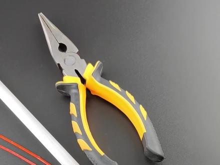 家用烤火的电火箱发热丝坏了断了,看视频换一根也是蛮简单的。电火箱发热丝火桶加热丝乌丝电烤箱电阻丝取暖器烤火炉弹簧丝电热钨丝#电火箱维修#电火箱维修#电火箱#电火桶#电火箱配件