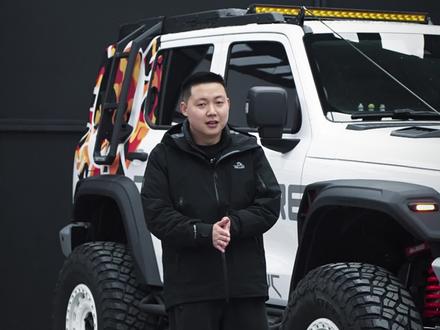 这么高大威猛的坦克300Hi4 T可真不多见,AT门桥系统加持37英寸轮胎,至暗外观独树一帜,底盘性能更是有沙蜥火刃赛用氮气减震的高能表现!姿态,外观,性能全拉满!#坦克300 #门桥 #坦克300越野 #大玩具